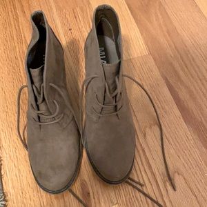 Women’s heel booties